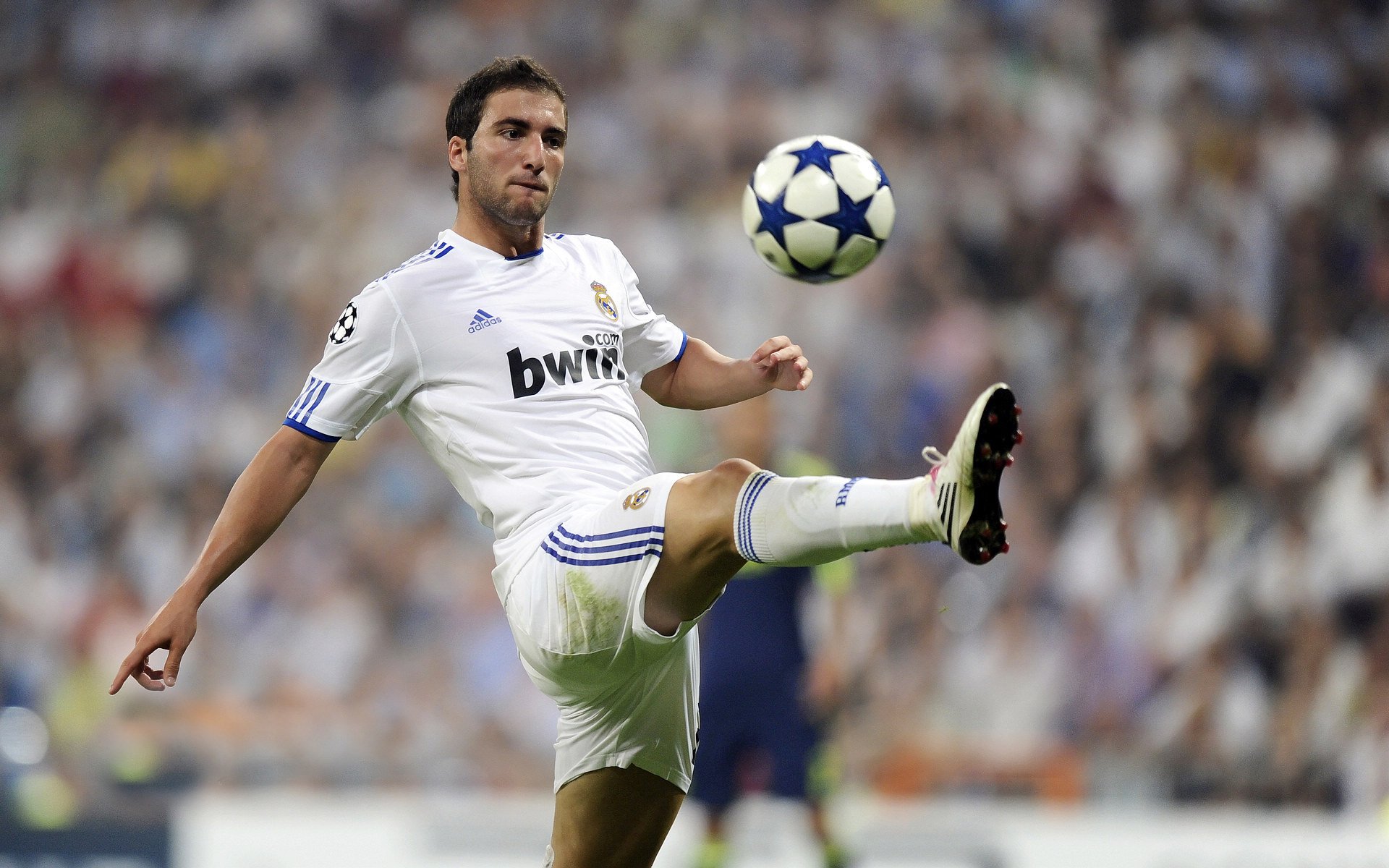 “英超冠军你追我赶，夺冠悬念逐步揭晓”，英超冠军的含金量