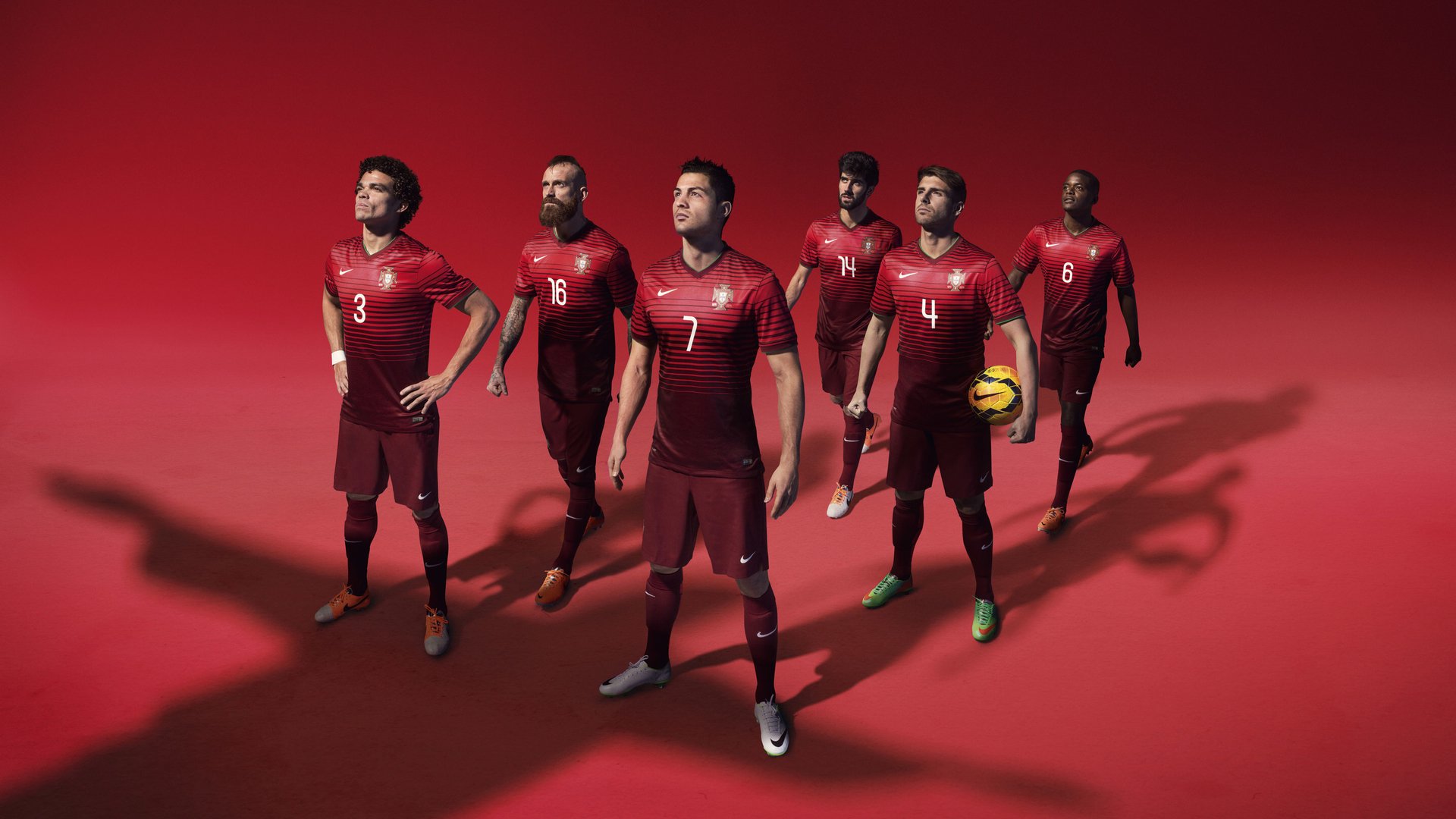 传奇教练的“战术思想”深度解读：从战术大师到文化领袖，足球教练战术大师